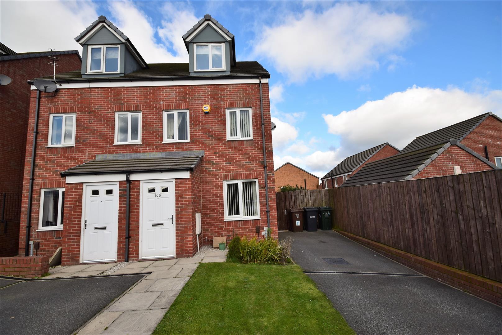 House For Sale / To Let Old Road, Thornton, Bradford